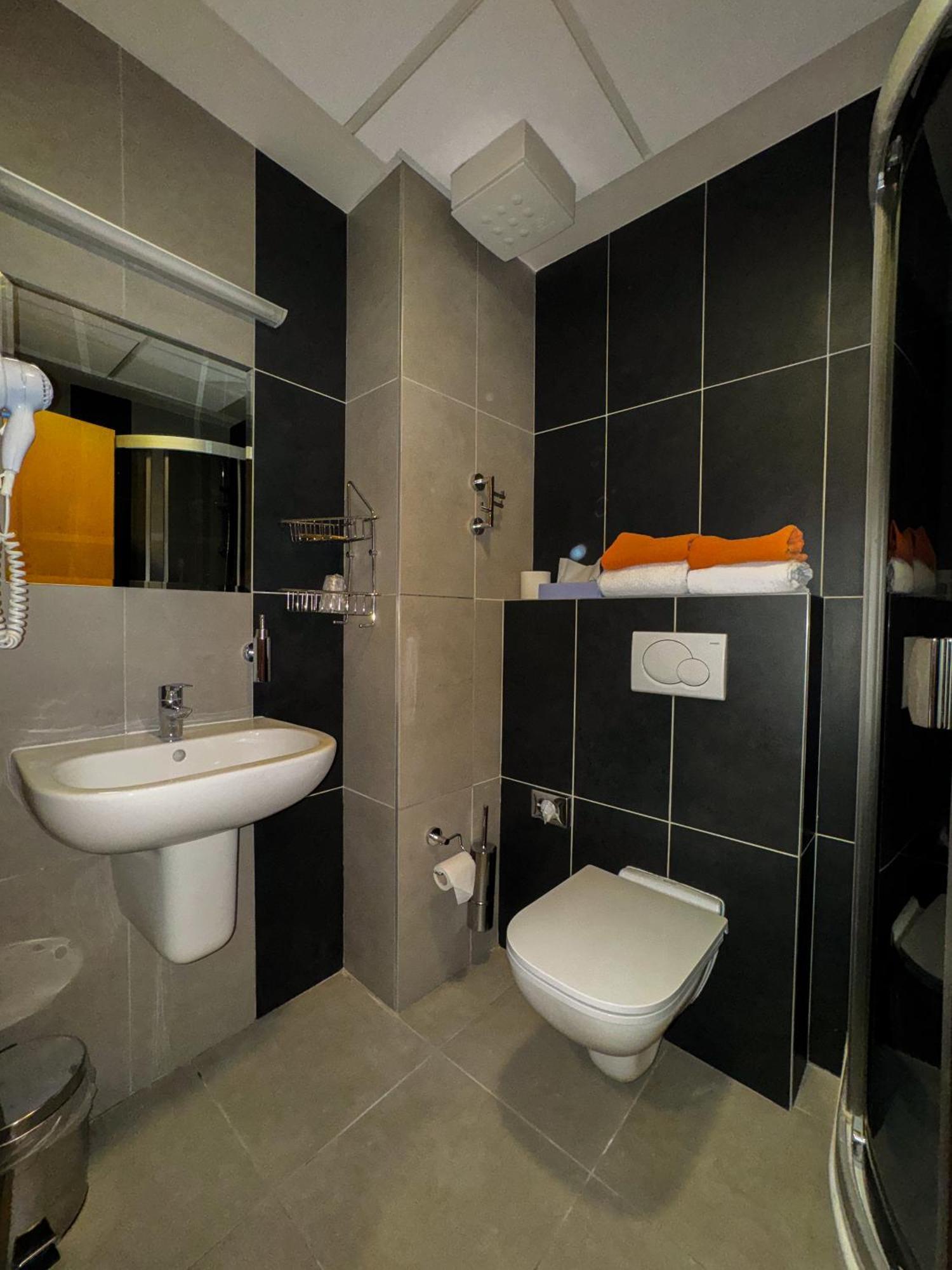 Hotel SOREA REGIA Bratislava Buitenkant foto