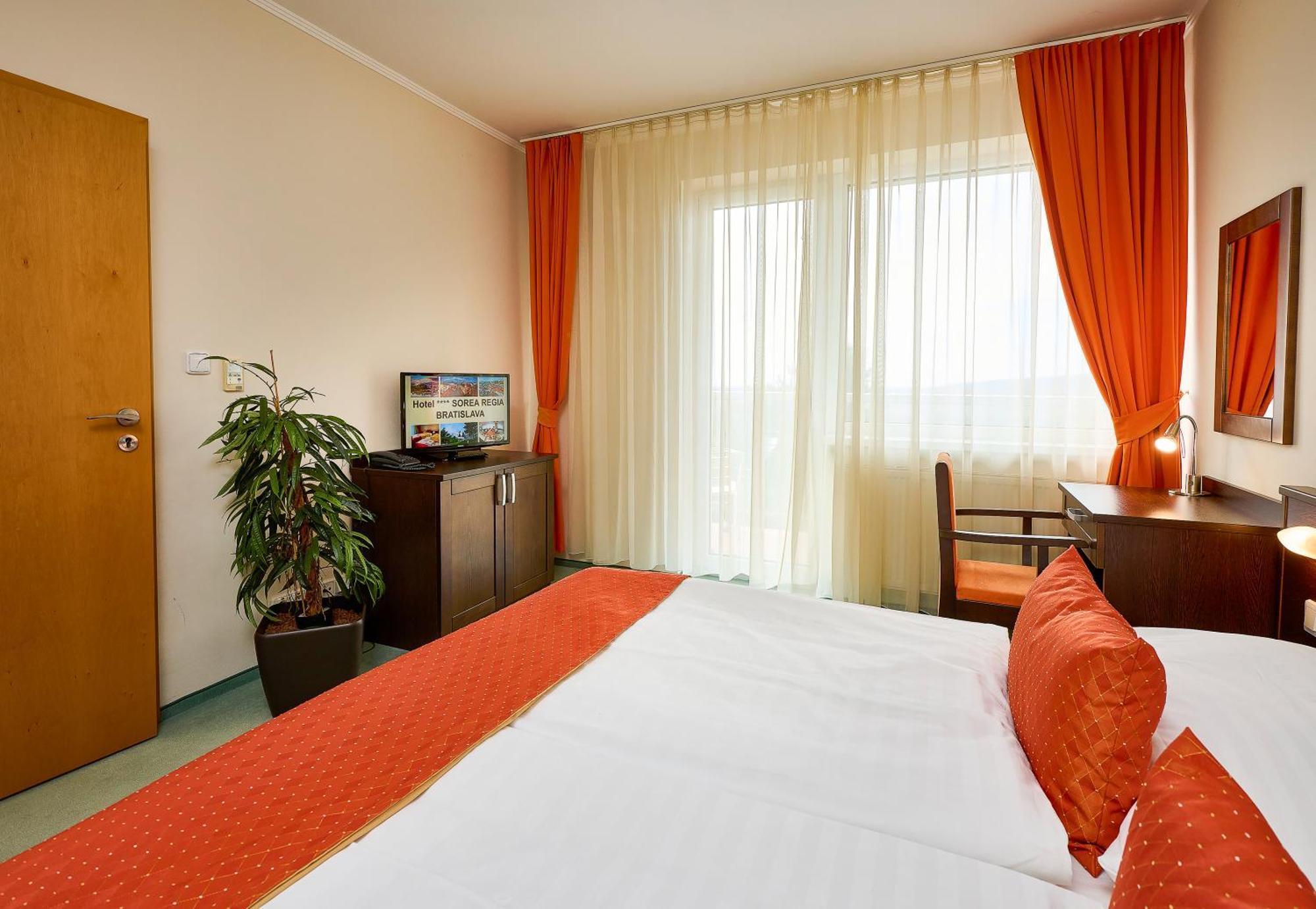 Hotel SOREA REGIA Bratislava Buitenkant foto