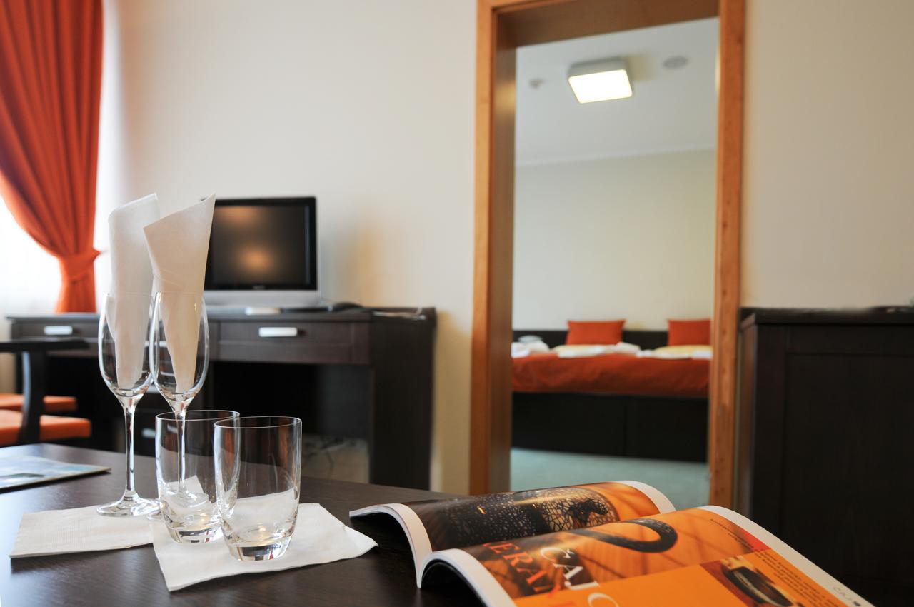 Hotel SOREA REGIA Bratislava Buitenkant foto