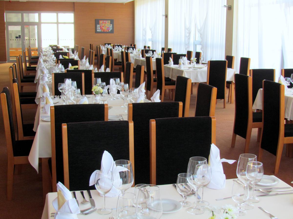 Hotel SOREA REGIA Bratislava Buitenkant foto