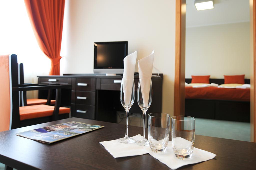 Hotel SOREA REGIA Bratislava Buitenkant foto